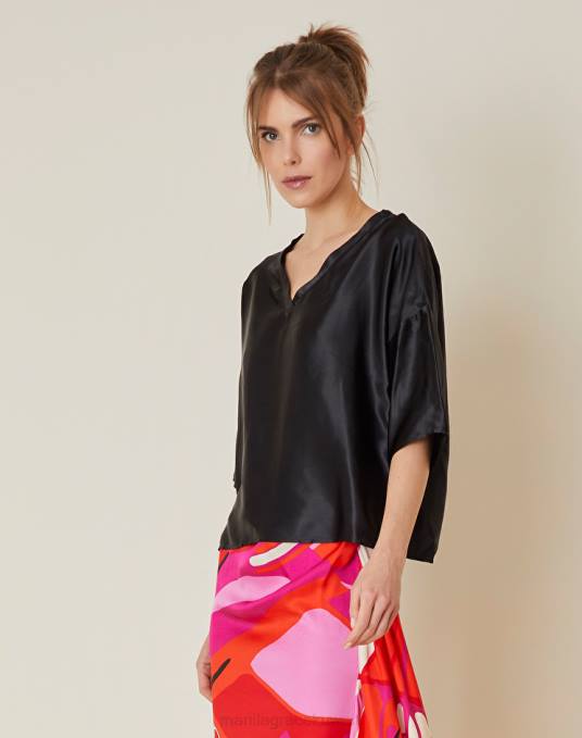 Manila Grace ملابس نحيف أسود بلوزة حريرية برقبة على شكل حرف V Z2TJ214