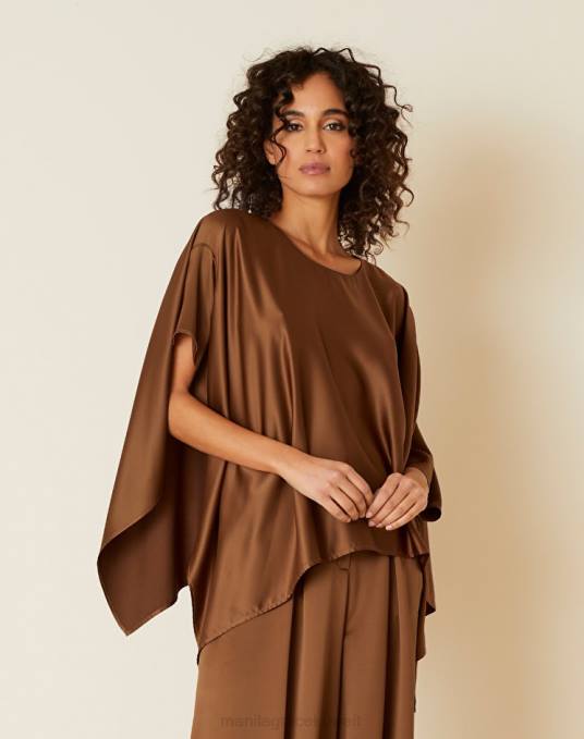 Manila Grace ملابس نحيف التبغ البني بلوزة غير متماثلة من الساتان بلون خالص Z2TJ167