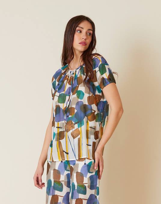 Manila Grace ملابس نحيف حليب ابيض بلوزة قطنية مكشكشة مع طبعة شجرة مجردة Z2TJ176