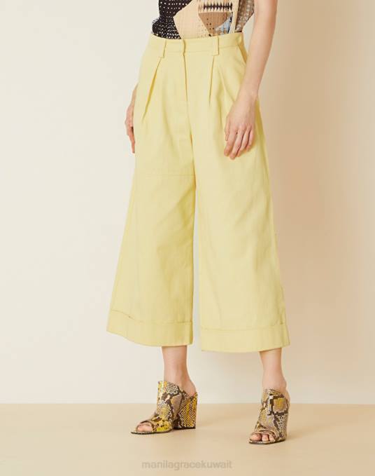 Manila Grace ملابس نحيف البيج الرملي بنطلون قصير مع طيات Z2TJ401