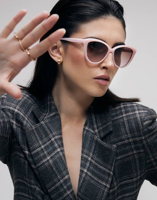 Manila Grace ملحق نحيف الخوخ الوردي قطع النظارات الشمسية العين Z2TJ594